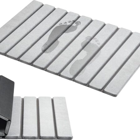 Foldable diatomaceous earth storage mat