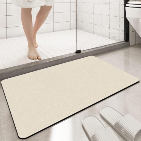 Diatomaceous earth mat with rubber base